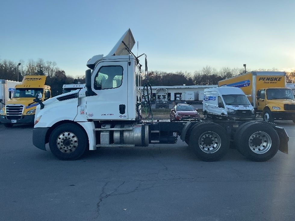 Day Cab Tractor-Heavy Duty Tractors-Freightliner-2019-T12664ST-Wilkes Barre-PA-428,271\n\t\tmiles-$ 51,500 - Image 4