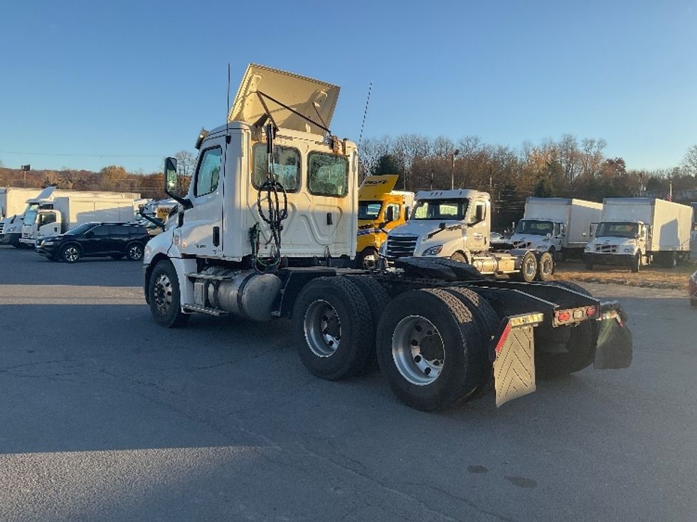 Day Cab Tractor-Heavy Duty Tractors-Freightliner-2019-T12664ST-Wilkes Barre-PA-428,271\n\t\tmiles-$ 51,500 - Image 5