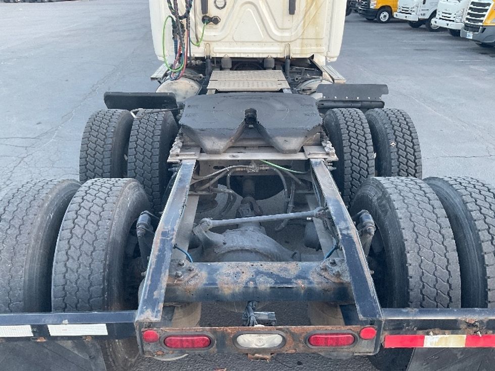 Day Cab Tractor-Heavy Duty Tractors-Freightliner-2019-T12664ST-Wilkes Barre-PA-428,271\n\t\tmiles-$ 51,500 - Image 6