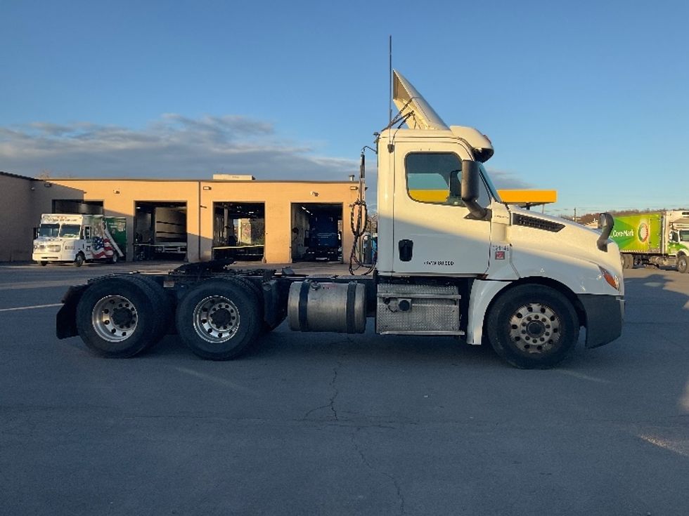 Day Cab Tractor-Heavy Duty Tractors-Freightliner-2019-T12664ST-Wilkes Barre-PA-428,271\n\t\tmiles-$ 51,500 - Image 8