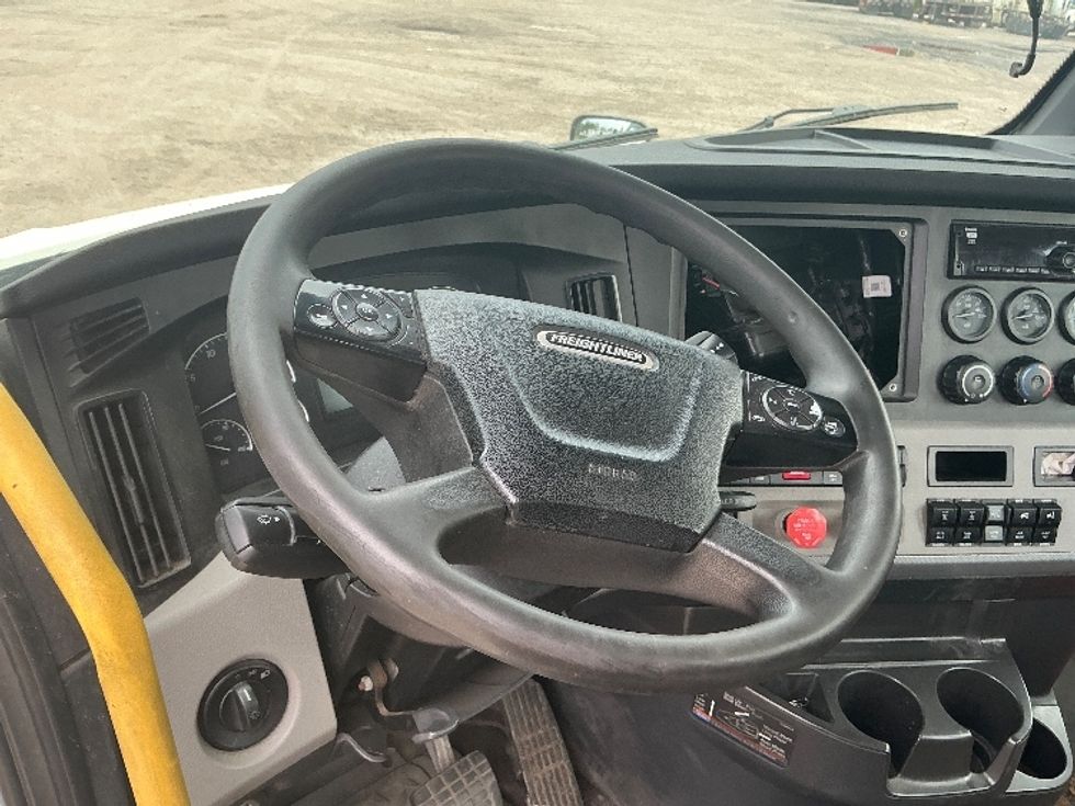 Day Cab Tractor-Heavy Duty Tractors-Freightliner-2019-T12664ST-Wilkes Barre-PA-645,764\n\t\tmiles-$ 13,500 - Image 10