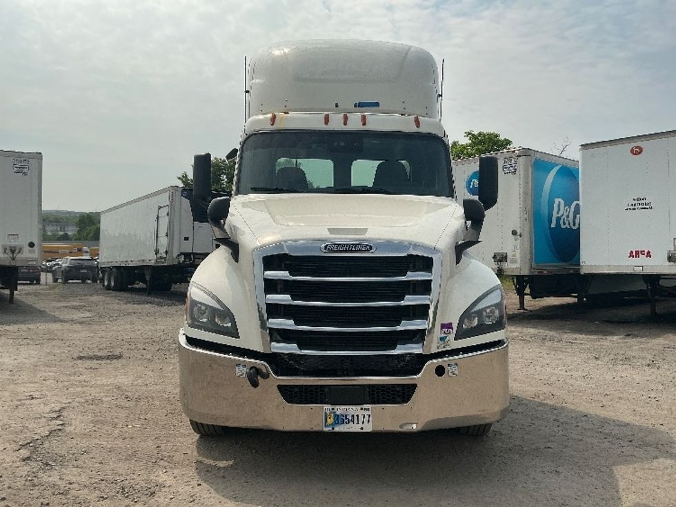 Day Cab Tractor-Heavy Duty Tractors-Freightliner-2019-T12664ST-Wilkes Barre-PA-645,764\n\t\tmiles-$ 13,500 - Image 2