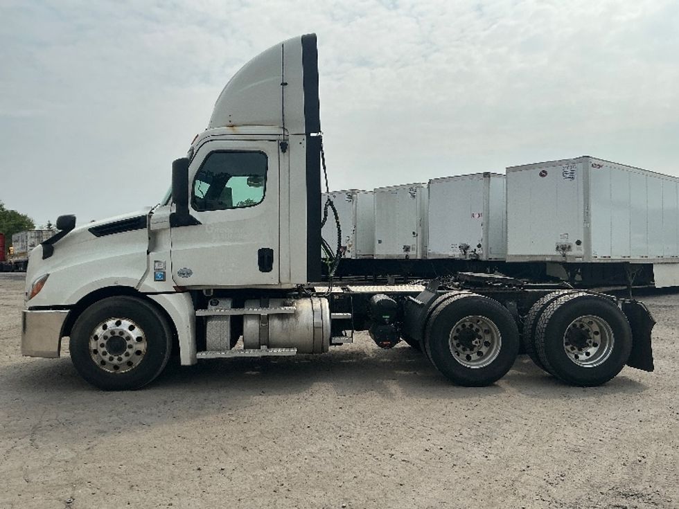 Day Cab Tractor-Heavy Duty Tractors-Freightliner-2019-T12664ST-Wilkes Barre-PA-645,764\n\t\tmiles-$ 13,500 - Image 4
