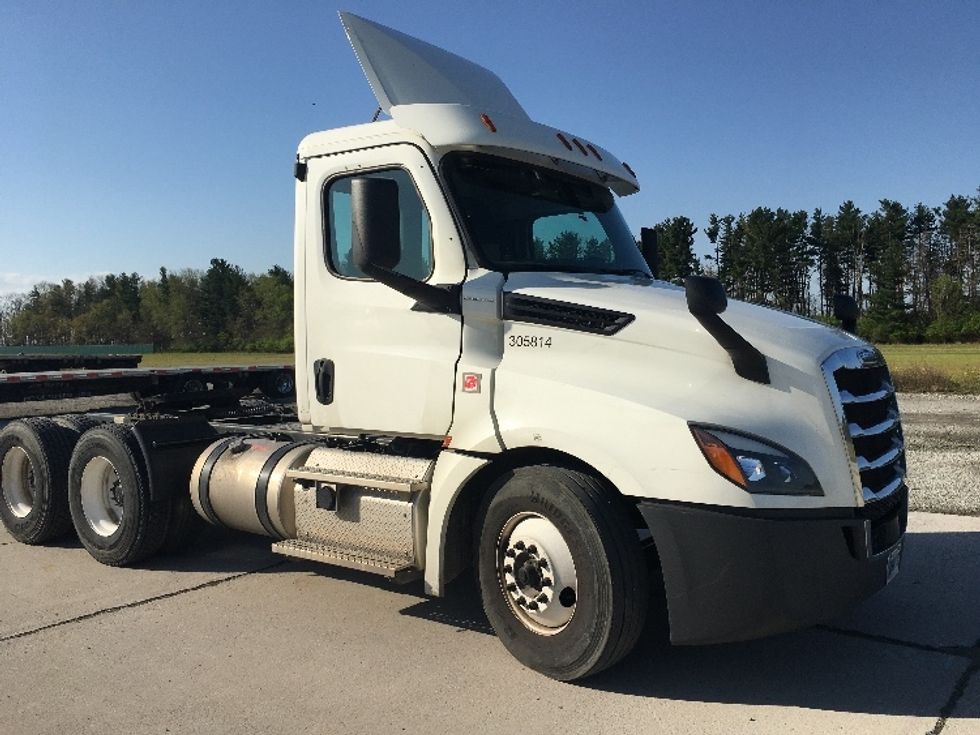 Day Cab Tractor-Heavy Duty Tractors-Freightliner-2019-T12664ST-Wilmington-OH-488,630\n\t\tmiles-$ 45,750 - Image 1