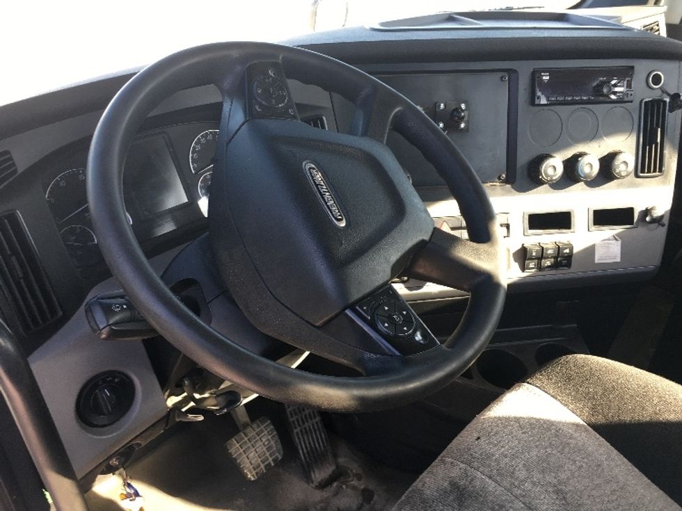 Day Cab Tractor-Heavy Duty Tractors-Freightliner-2019-T12664ST-Wilmington-OH-488,630\n\t\tmiles-$ 45,750 - Image 10