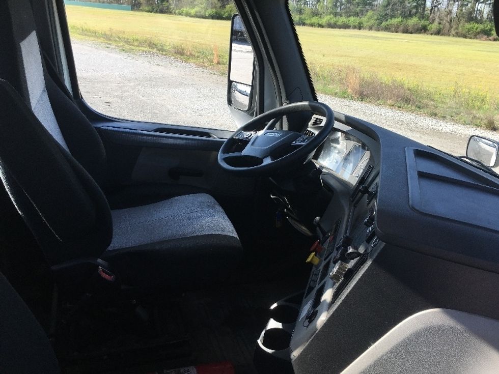 Day Cab Tractor-Heavy Duty Tractors-Freightliner-2019-T12664ST-Wilmington-OH-488,630\n\t\tmiles-$ 45,750 - Image 14