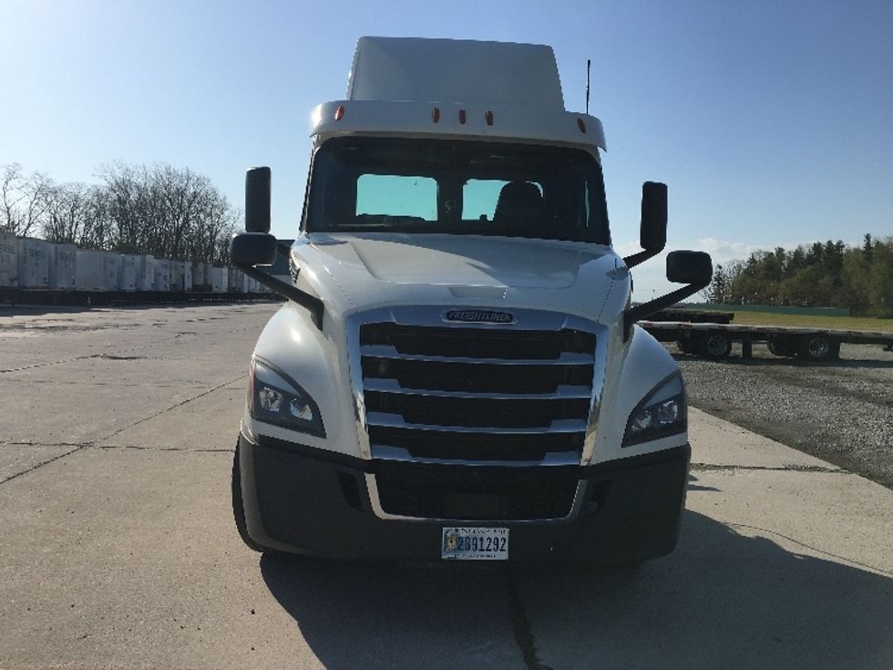 Day Cab Tractor-Heavy Duty Tractors-Freightliner-2019-T12664ST-Wilmington-OH-488,630\n\t\tmiles-$ 45,750 - Image 2