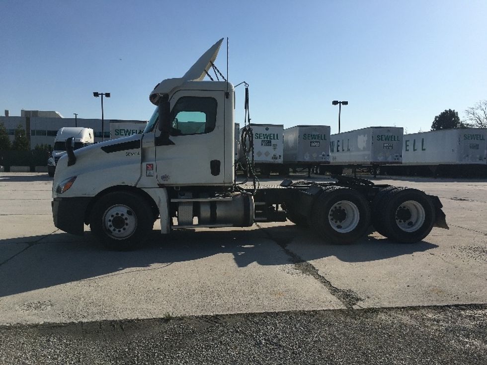 Day Cab Tractor-Heavy Duty Tractors-Freightliner-2019-T12664ST-Wilmington-OH-488,630\n\t\tmiles-$ 45,750 - Image 4