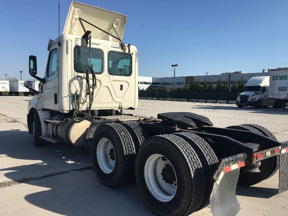 Day Cab Tractor-Heavy Duty Tractors-Freightliner-2019-T12664ST-Wilmington-OH-488,630\n\t\tmiles-$ 45,750 - Image 5
