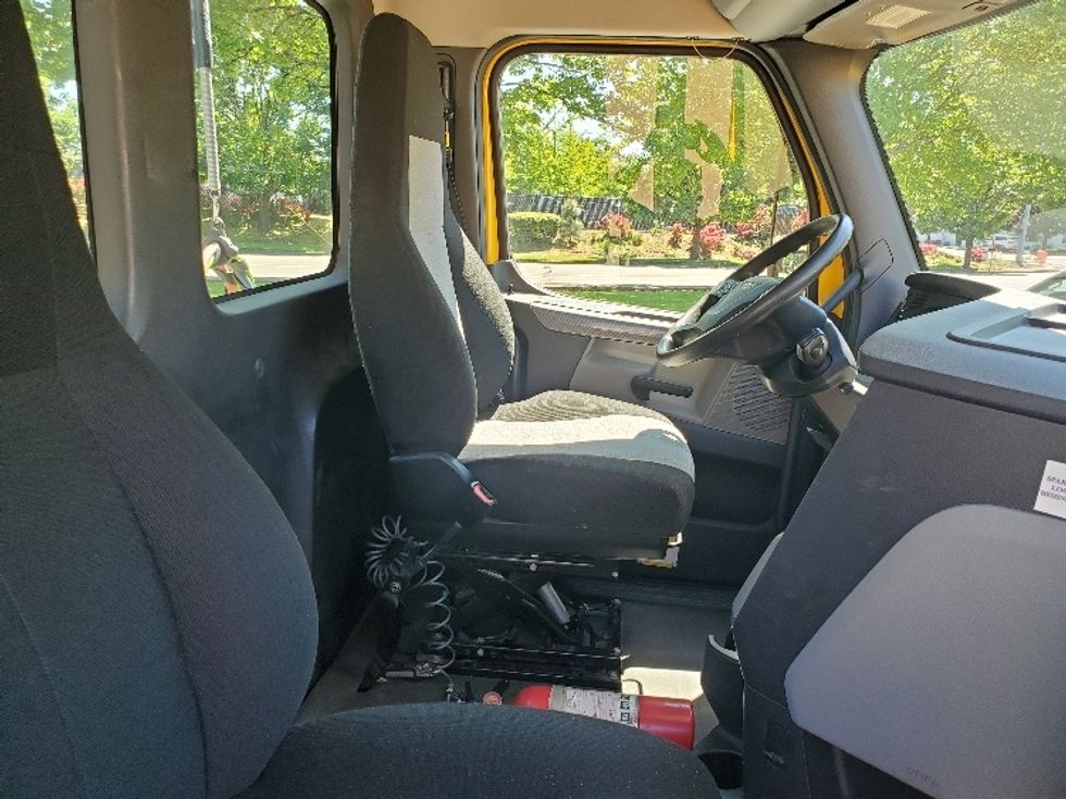 Day Cab Tractor-Heavy Duty Tractors-Freightliner-2019-T12664ST-Wilsonville-OR-370,075\n\t\tmiles-$ 38,250 - Image 14