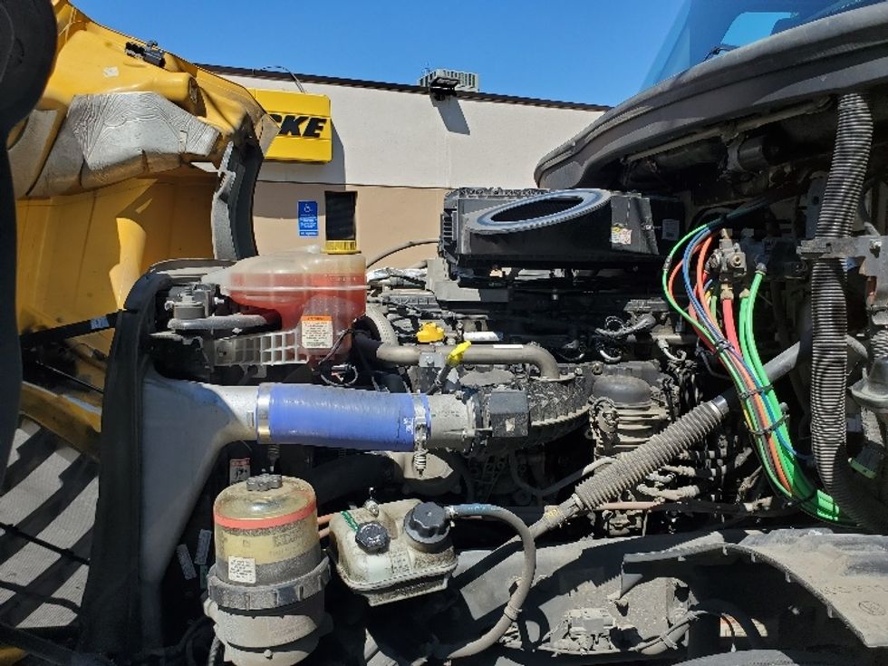 Day Cab Tractor-Heavy Duty Tractors-Freightliner-2019-T12664ST-Wilsonville-OR-370,075\n\t\tmiles-$ 38,250 - Image 16