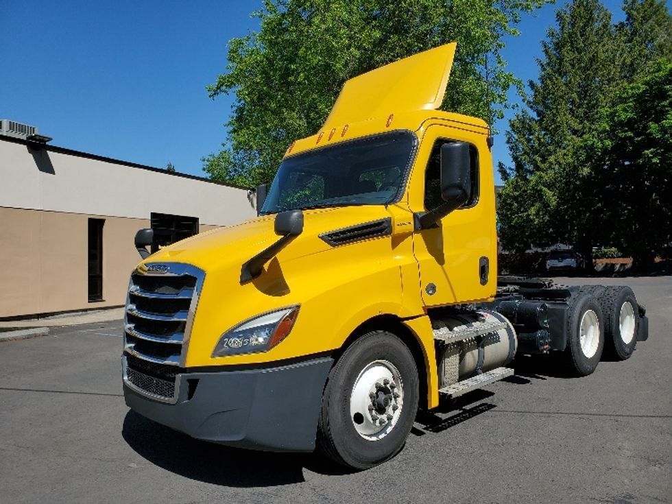 Day Cab Tractor-Heavy Duty Tractors-Freightliner-2019-T12664ST-Wilsonville-OR-370,075\n\t\tmiles-$ 38,250 - Image 3