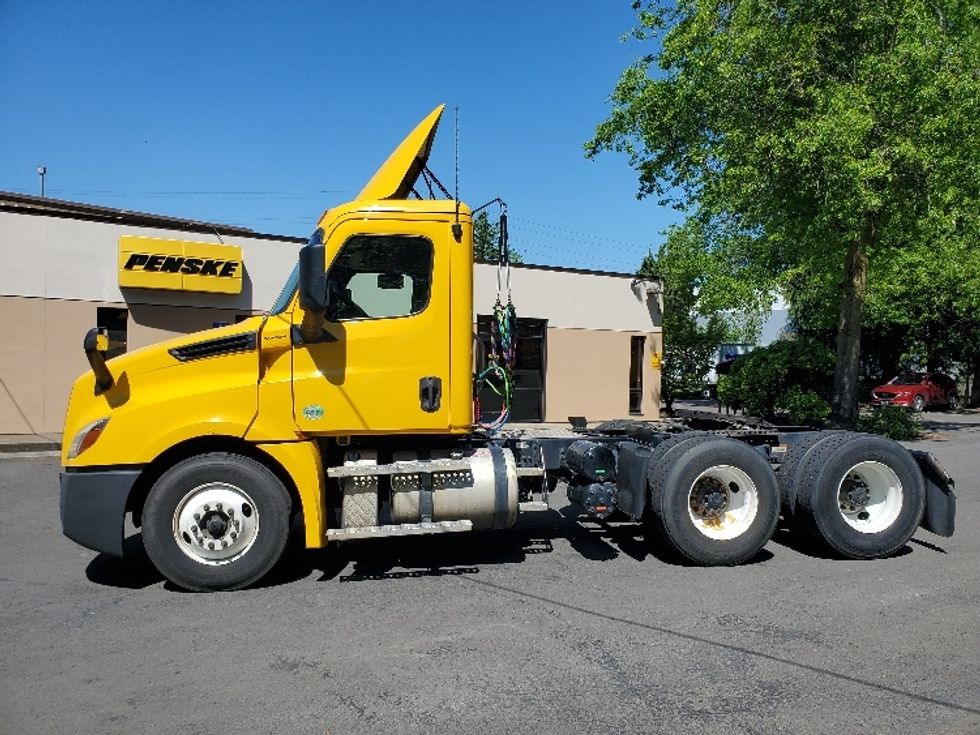 Day Cab Tractor-Heavy Duty Tractors-Freightliner-2019-T12664ST-Wilsonville-OR-370,075\n\t\tmiles-$ 38,250 - Image 4