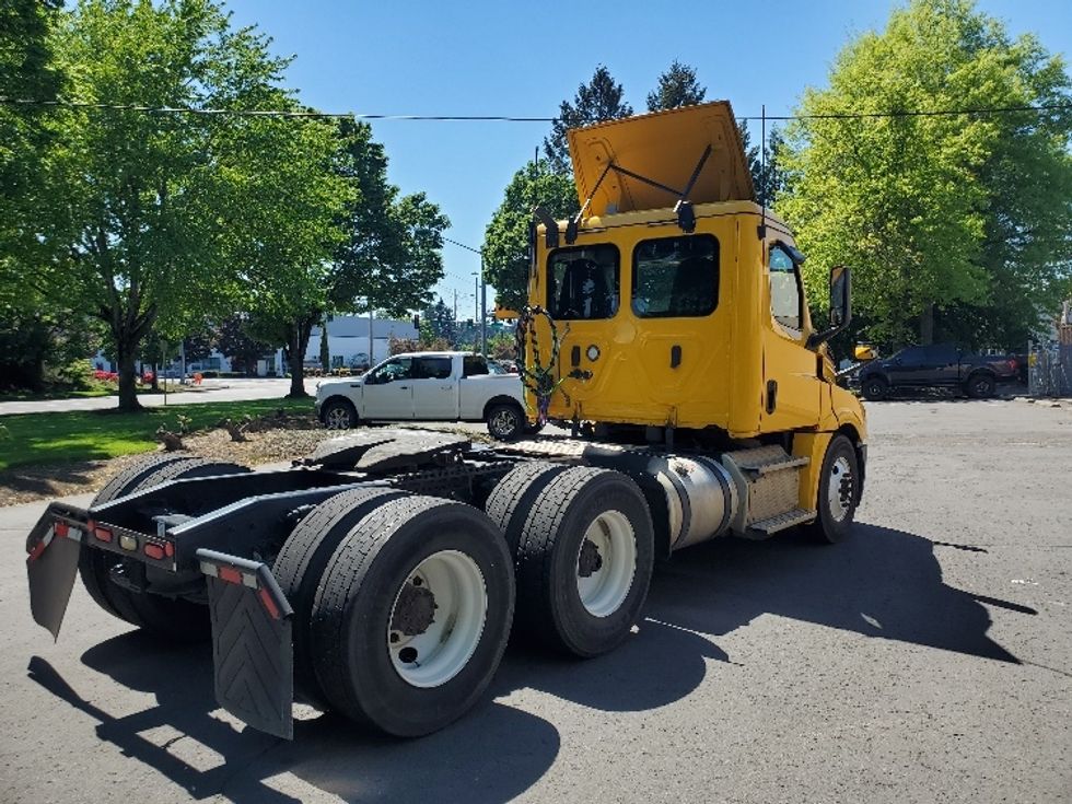 Day Cab Tractor-Heavy Duty Tractors-Freightliner-2019-T12664ST-Wilsonville-OR-370,075\n\t\tmiles-$ 38,250 - Image 7