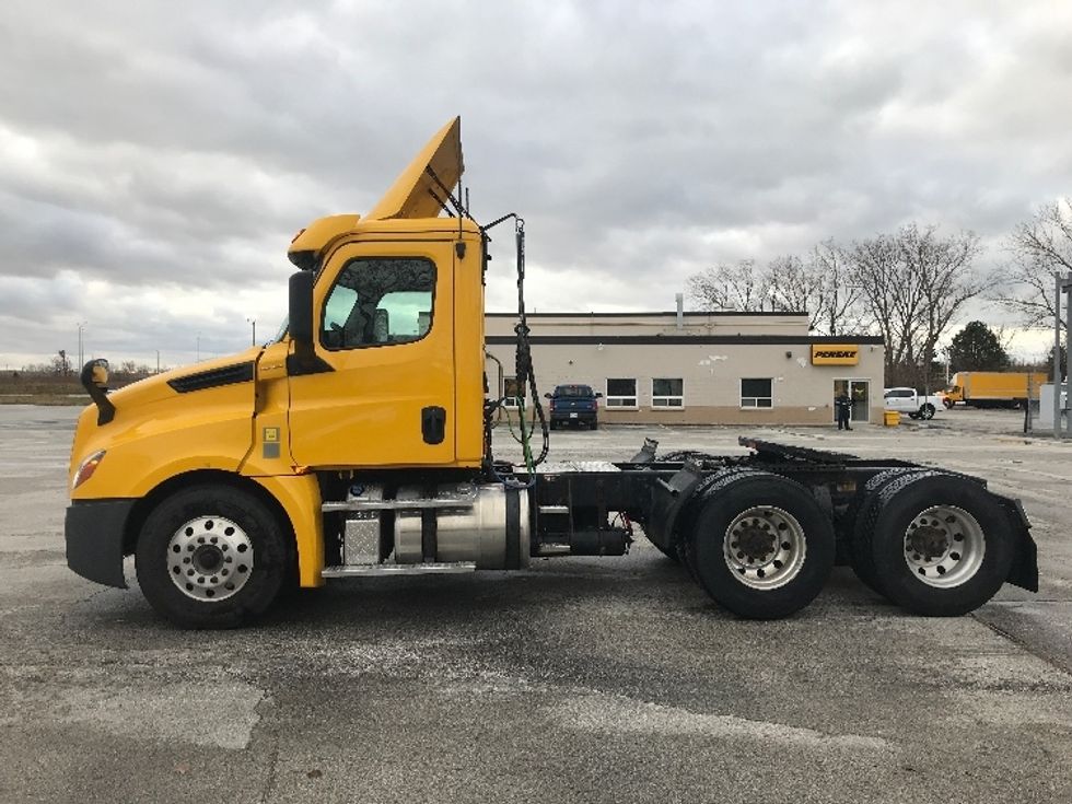 Day Cab Tractor-Heavy Duty Tractors-Freightliner-2019-T12664ST-Windsor-ON-881,448\n\t\tkm-$ 37,750 - Image 4