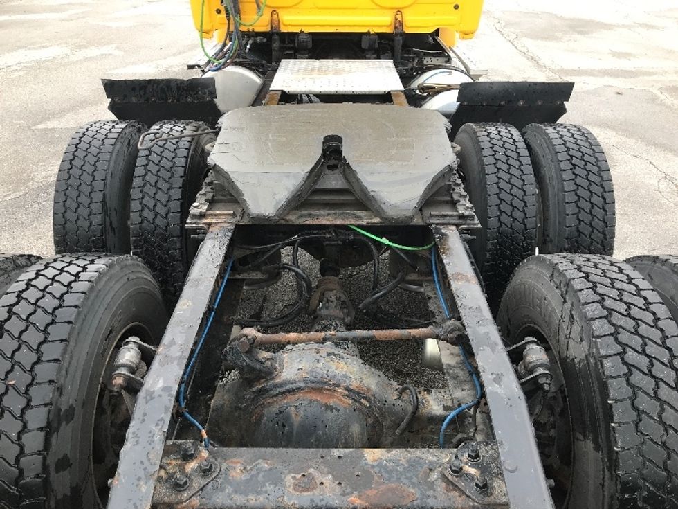 Day Cab Tractor-Heavy Duty Tractors-Freightliner-2019-T12664ST-Windsor-ON-881,448\n\t\tkm-$ 37,750 - Image 6