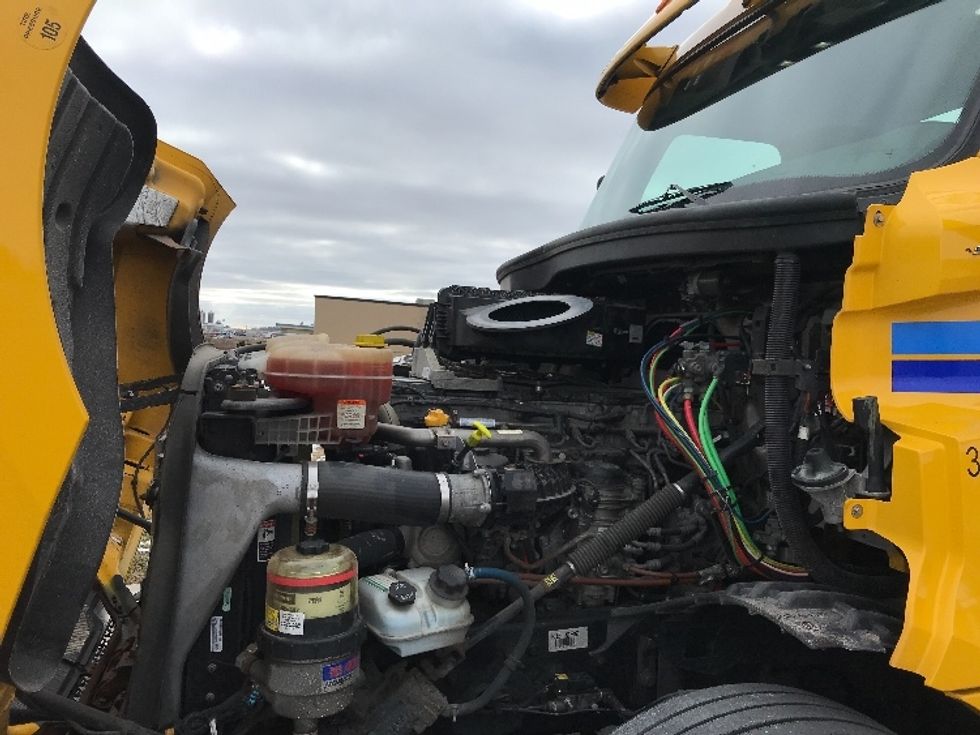 Day Cab Tractor-Heavy Duty Tractors-Freightliner-2019-T12664ST-Windsor-WI-502,257\n\t\tmiles-$ 43,250 - Image 16