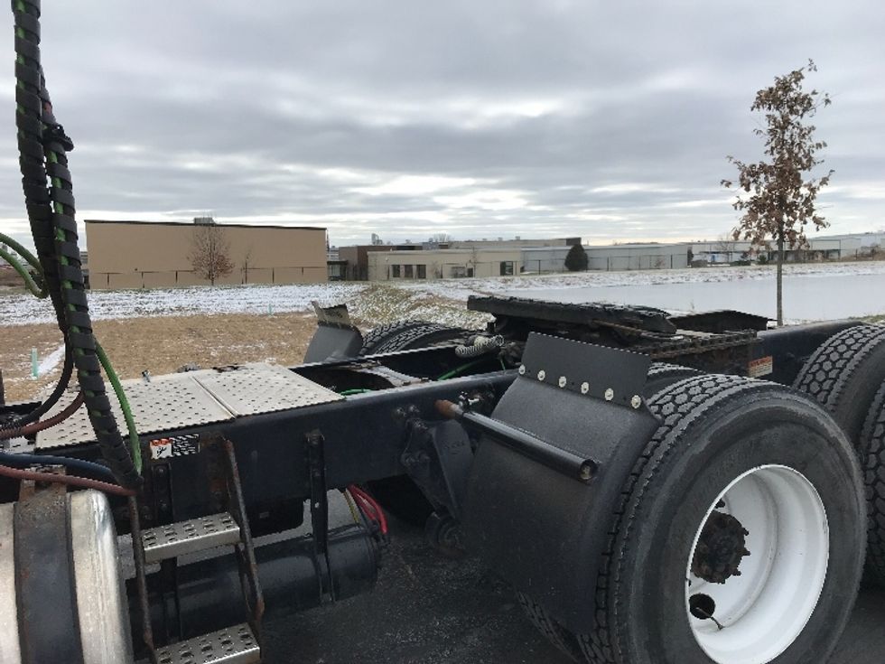 Day Cab Tractor-Heavy Duty Tractors-Freightliner-2019-T12664ST-Windsor-WI-502,257\n\t\tmiles-$ 43,250 - Image 17