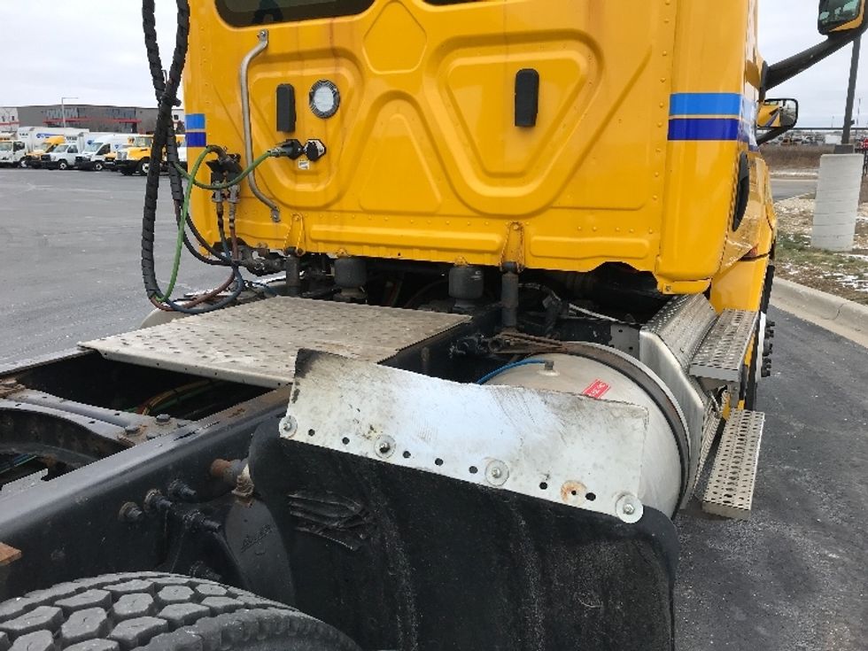 Day Cab Tractor-Heavy Duty Tractors-Freightliner-2019-T12664ST-Windsor-WI-502,257\n\t\tmiles-$ 43,250 - Image 20