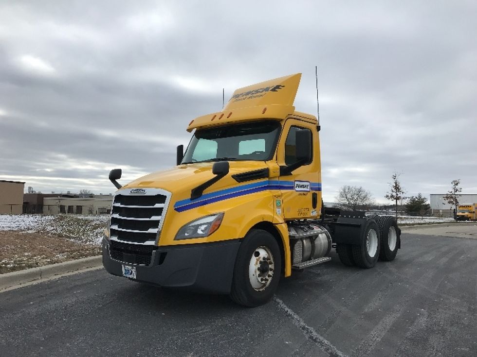 Day Cab Tractor-Heavy Duty Tractors-Freightliner-2019-T12664ST-Windsor-WI-502,257\n\t\tmiles-$ 43,250 - Image 3
