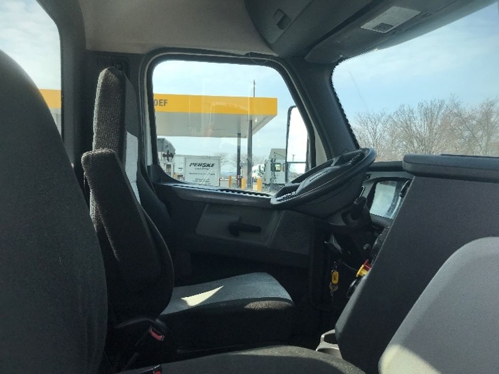 Day Cab Tractor-Heavy Duty Tractors-Freightliner-2019-T12664ST-York-PA-287,249\n\t\tmiles-$ 50,750 - Image 14