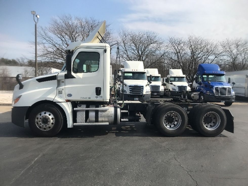 Day Cab Tractor-Heavy Duty Tractors-Freightliner-2019-T12664ST-York-PA-287,249\n\t\tmiles-$ 50,750 - Image 4