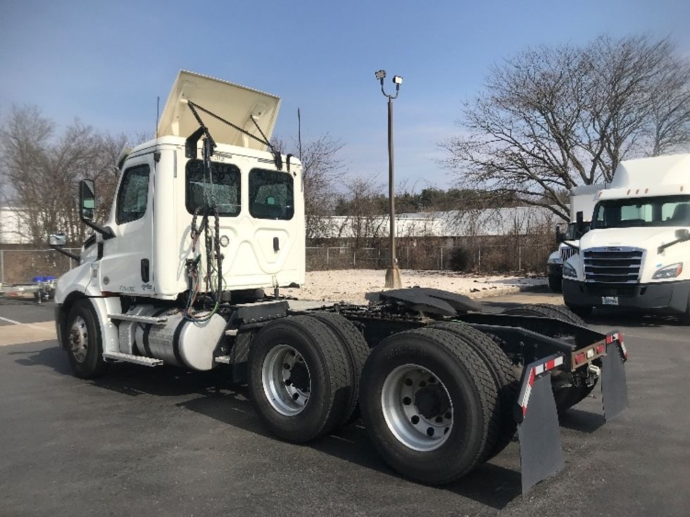 Day Cab Tractor-Heavy Duty Tractors-Freightliner-2019-T12664ST-York-PA-287,249\n\t\tmiles-$ 50,750 - Image 5