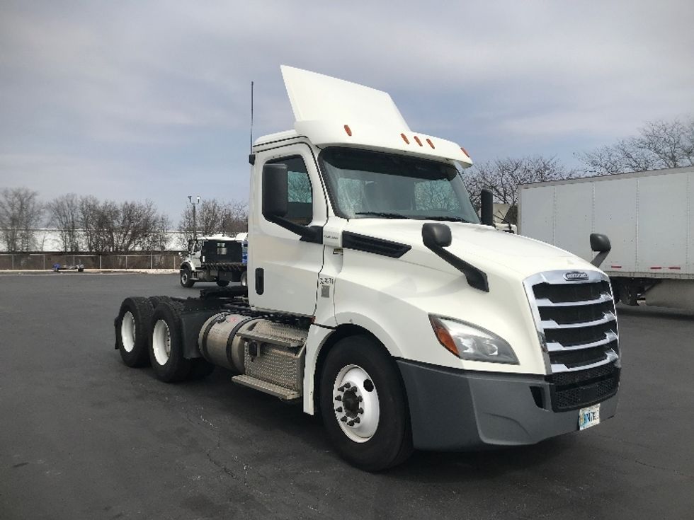 Day Cab Tractor-Heavy Duty Tractors-Freightliner-2019-T12664ST-York-PA-420,447\n\t\tmiles-$ 44,750 - Image 1