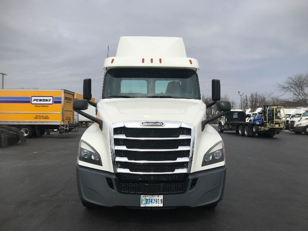 Day Cab Tractor-Heavy Duty Tractors-Freightliner-2019-T12664ST-York-PA-420,447\n\t\tmiles-$ 44,750 - Image 2