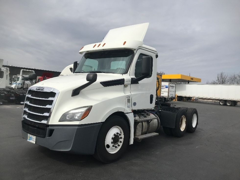 Day Cab Tractor-Heavy Duty Tractors-Freightliner-2019-T12664ST-York-PA-420,447\n\t\tmiles-$ 44,750 - Image 3