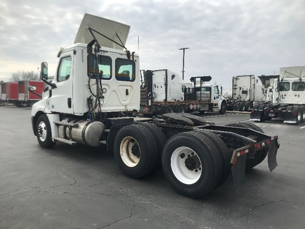 Day Cab Tractor-Heavy Duty Tractors-Freightliner-2019-T12664ST-York-PA-420,447\n\t\tmiles-$ 44,750 - Image 5