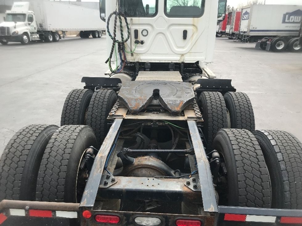 Day Cab Tractor-Heavy Duty Tractors-Freightliner-2019-T12664ST-York-PA-420,447\n\t\tmiles-$ 44,750 - Image 6