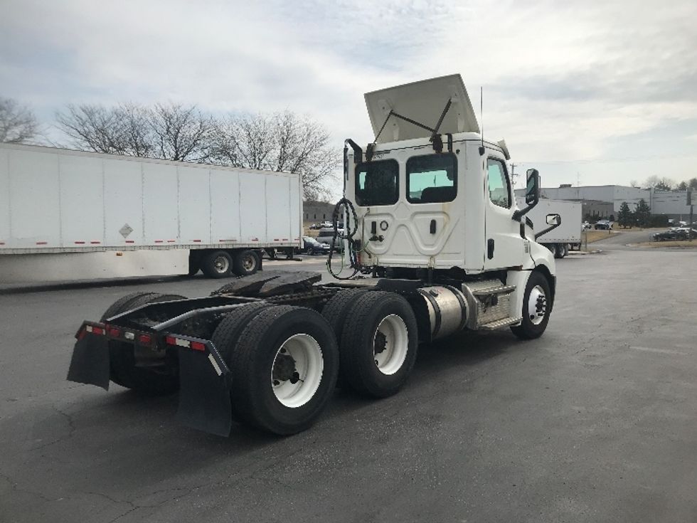 Day Cab Tractor-Heavy Duty Tractors-Freightliner-2019-T12664ST-York-PA-420,447\n\t\tmiles-$ 44,750 - Image 7