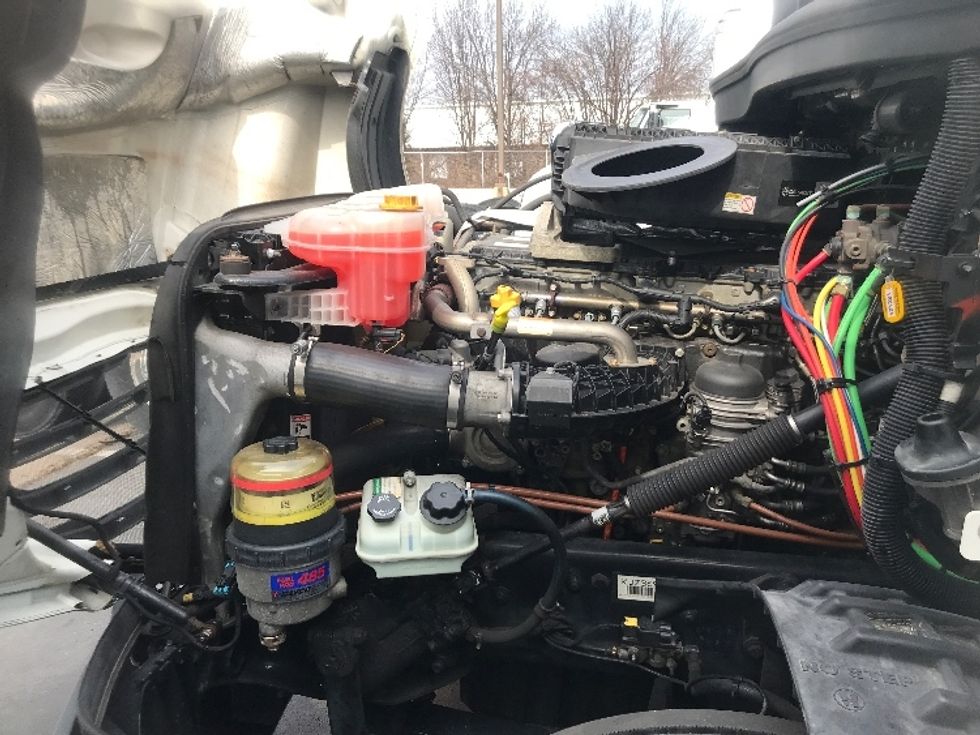 Day Cab Tractor-Heavy Duty Tractors-Freightliner-2019-T12664ST-York-PA-421,035\n\t\tmiles-$ 31,500 - Image 16