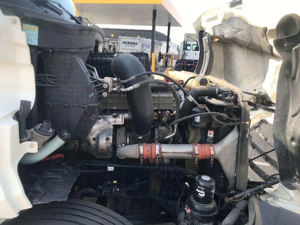 Day Cab Tractor-Heavy Duty Tractors-Freightliner-2019-T12664ST-York-PA-433,570\n\t\tmiles-$ 45,750 - Image 15