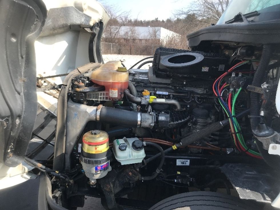 Day Cab Tractor-Heavy Duty Tractors-Freightliner-2019-T12664ST-York-PA-433,570\n\t\tmiles-$ 45,750 - Image 16