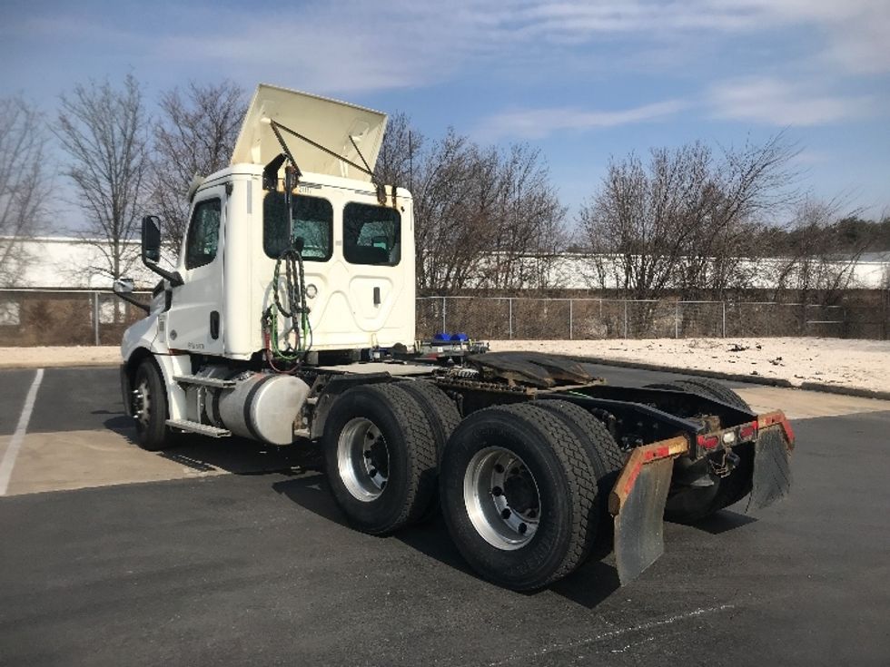 Day Cab Tractor-Heavy Duty Tractors-Freightliner-2019-T12664ST-York-PA-433,570\n\t\tmiles-$ 45,750 - Image 5