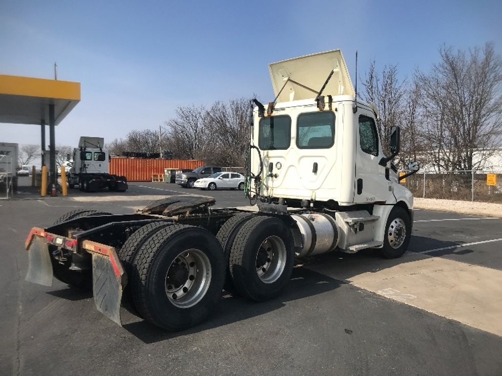 Day Cab Tractor-Heavy Duty Tractors-Freightliner-2019-T12664ST-York-PA-433,570\n\t\tmiles-$ 45,750 - Image 7