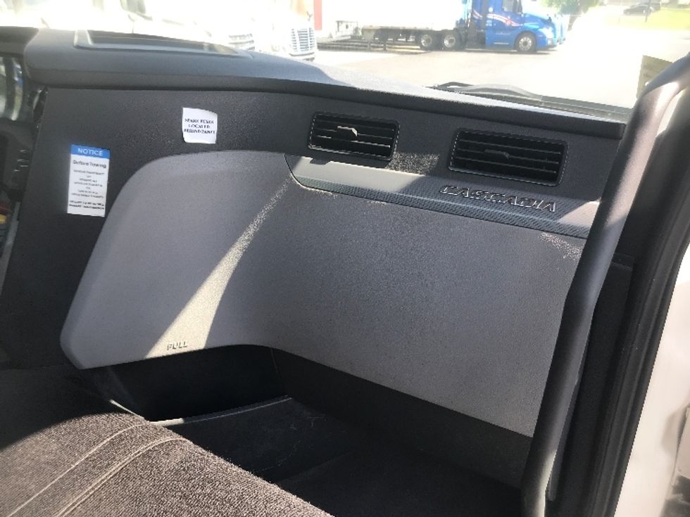 Day Cab Tractor-Heavy Duty Tractors-Freightliner-2019-T12664ST-York-PA-488,815\n\t\tmiles-$ 40,750 - Image 13