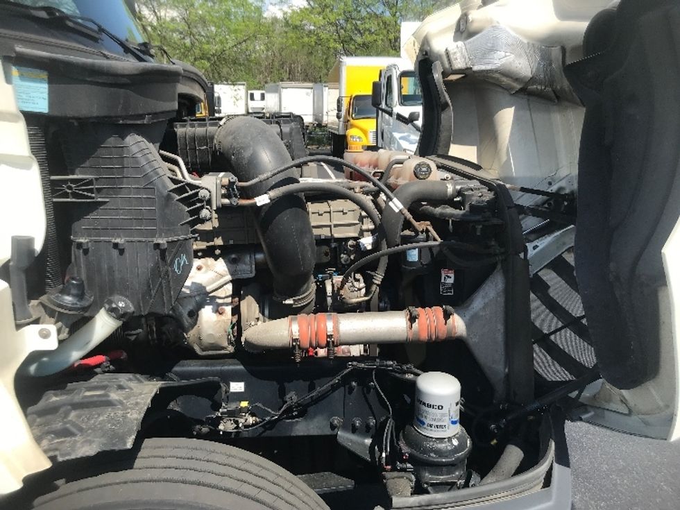 Day Cab Tractor-Heavy Duty Tractors-Freightliner-2019-T12664ST-York-PA-488,815\n\t\tmiles-$ 40,750 - Image 15