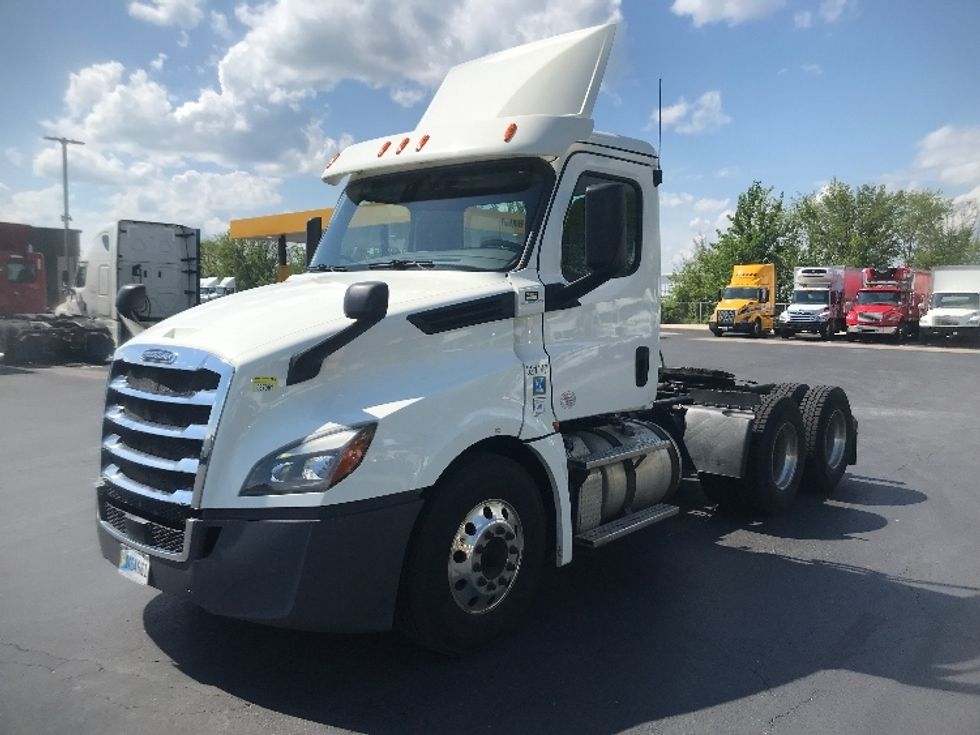 Day Cab Tractor-Heavy Duty Tractors-Freightliner-2019-T12664ST-York-PA-488,815\n\t\tmiles-$ 40,750 - Image 3