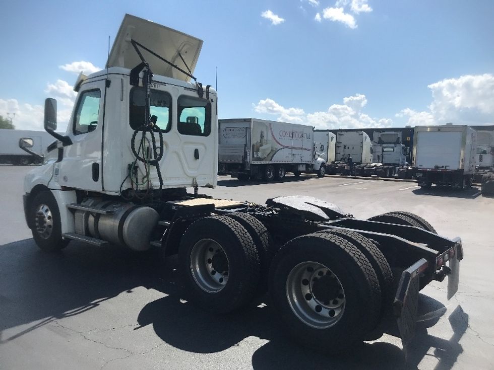 Day Cab Tractor-Heavy Duty Tractors-Freightliner-2019-T12664ST-York-PA-488,815\n\t\tmiles-$ 40,750 - Image 5