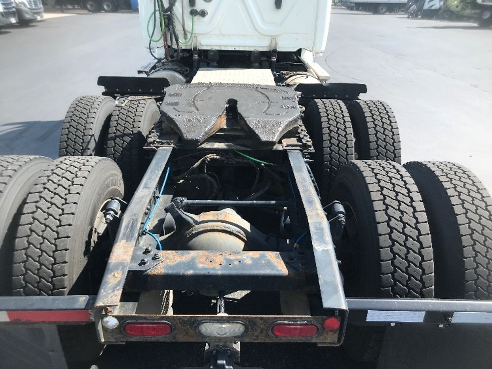 Day Cab Tractor-Heavy Duty Tractors-Freightliner-2019-T12664ST-York-PA-488,815\n\t\tmiles-$ 40,750 - Image 6