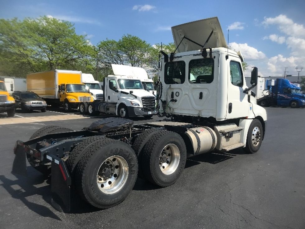 Day Cab Tractor-Heavy Duty Tractors-Freightliner-2019-T12664ST-York-PA-488,815\n\t\tmiles-$ 40,750 - Image 7