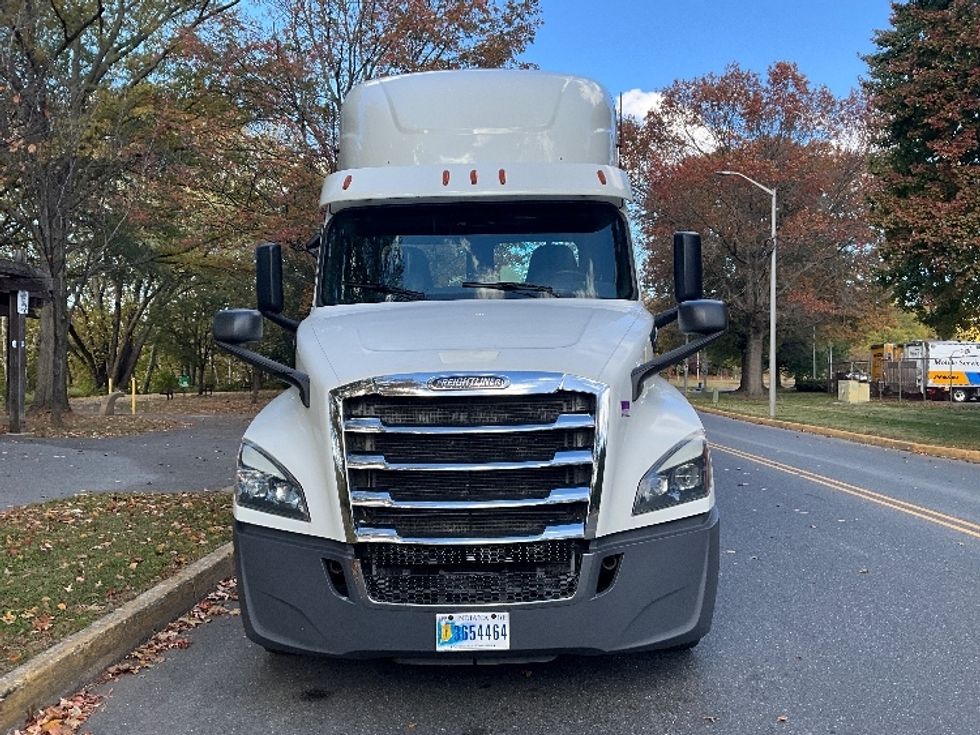 Day Cab Tractor-Heavy Duty Tractors-Freightliner-2019-T12664ST-York-PA-565,905\n\t\tmiles-$ 35,000 - Image 2