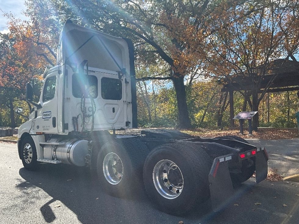 Day Cab Tractor-Heavy Duty Tractors-Freightliner-2019-T12664ST-York-PA-565,905\n\t\tmiles-$ 35,000 - Image 5