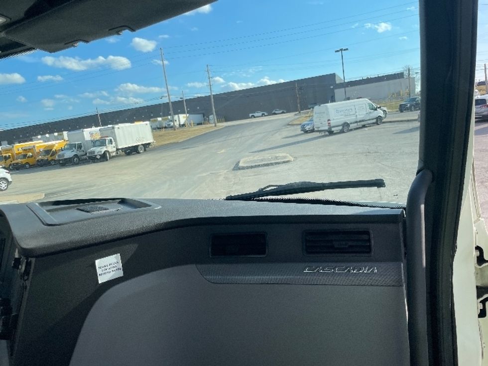 Day Cab Tractor-Heavy Duty Tractors-Freightliner-2019-T12664ST-Youngstown-OH-383,879\n\t\tmiles-$ 51,000 - Image 13