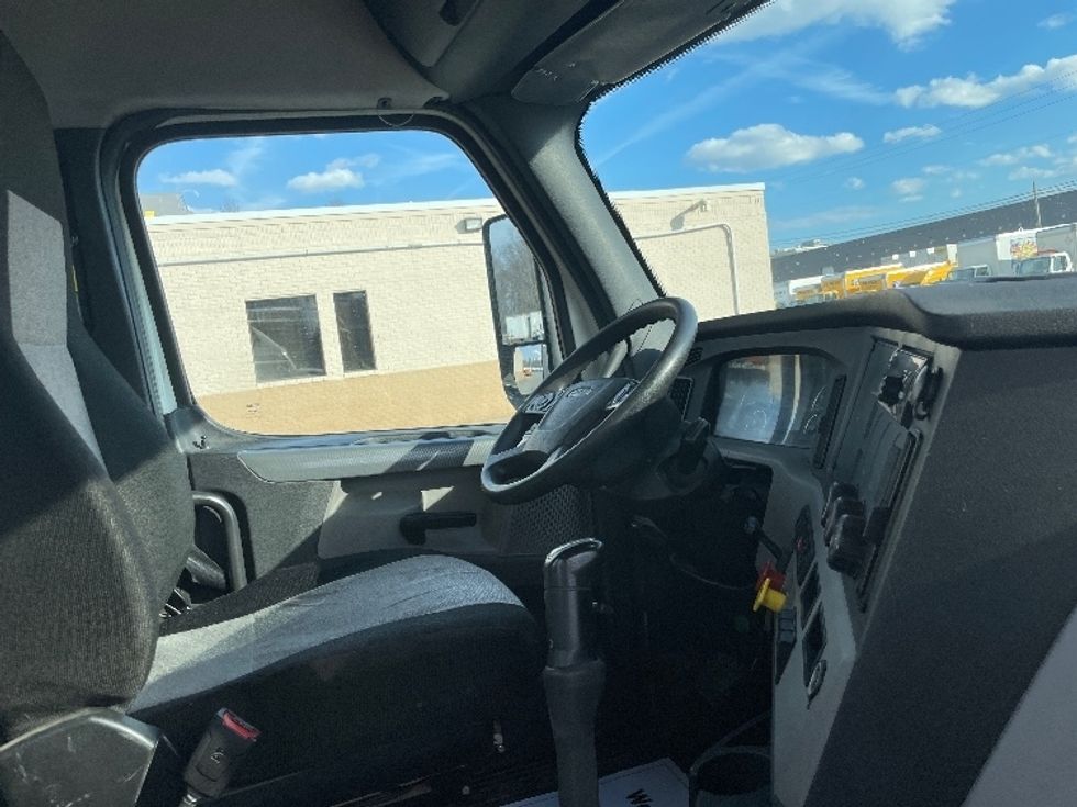 Day Cab Tractor-Heavy Duty Tractors-Freightliner-2019-T12664ST-Youngstown-OH-383,879\n\t\tmiles-$ 51,000 - Image 14