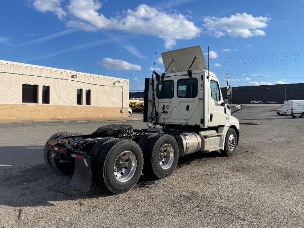 Day Cab Tractor-Heavy Duty Tractors-Freightliner-2019-T12664ST-Youngstown-OH-383,879\n\t\tmiles-$ 51,000 - Image 7
