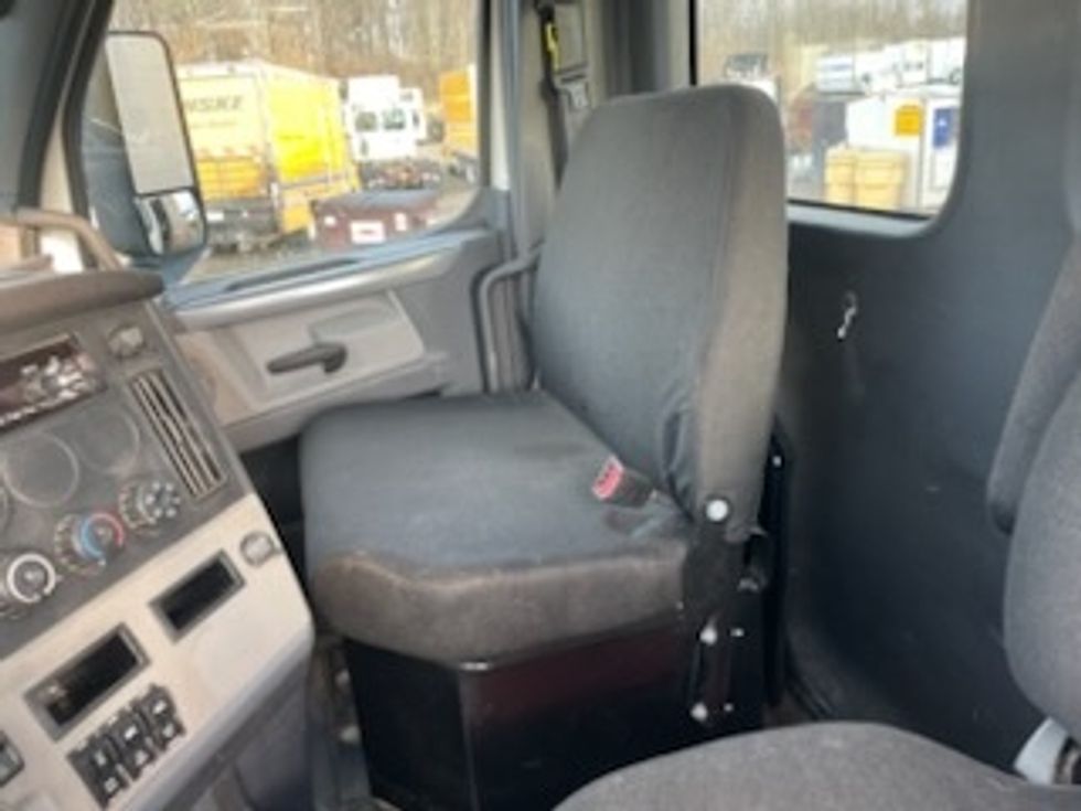 Day Cab Tractor-Heavy Duty Tractors-Freightliner-2019-T12664ST-Youngstown-OH-414,915\n\t\tmiles-$ 39,500 - Image 10